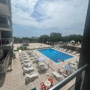 ivtour-apartments-in-yalta-complex.goldensandshotels.net/